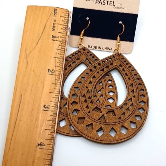 TEAR drop wood carved earrings - Picture 3 of 3